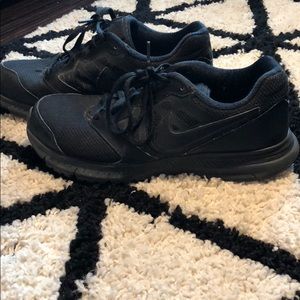 Black Nike tennis shoes